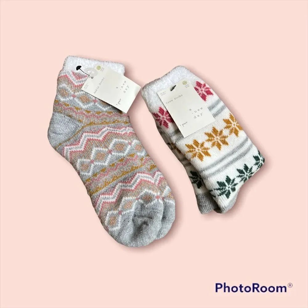 Two pairs of a new day comfy socks one ankle and one crew sizes 4-10